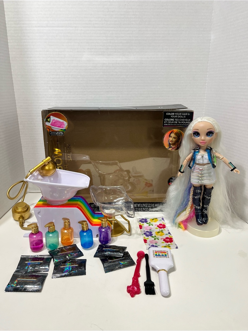 RAINBOW HIGH Doll color & style salon with Amaya Raine doll